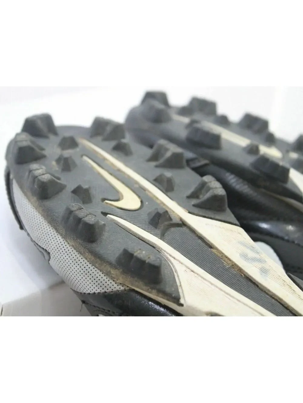 Nike Youth Size 5.5Y Womens Sz 7.5 Baseball Softball Football Expand Tech Cleats